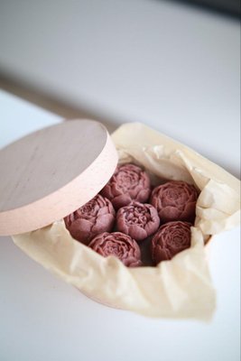 Міні-набір вегетаріанських цукерок з ягідного шоколаду «Півонії», 150 г, ЖуЖу Shop фото