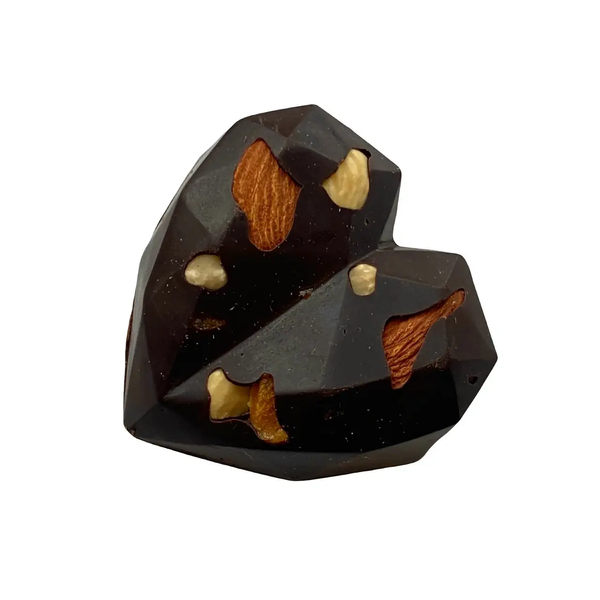 Цукерка-серденько з чорного шоколаду «Манго, фундук, мигдаль», без цукру, з медом, 50 г, Жужу Shop фото