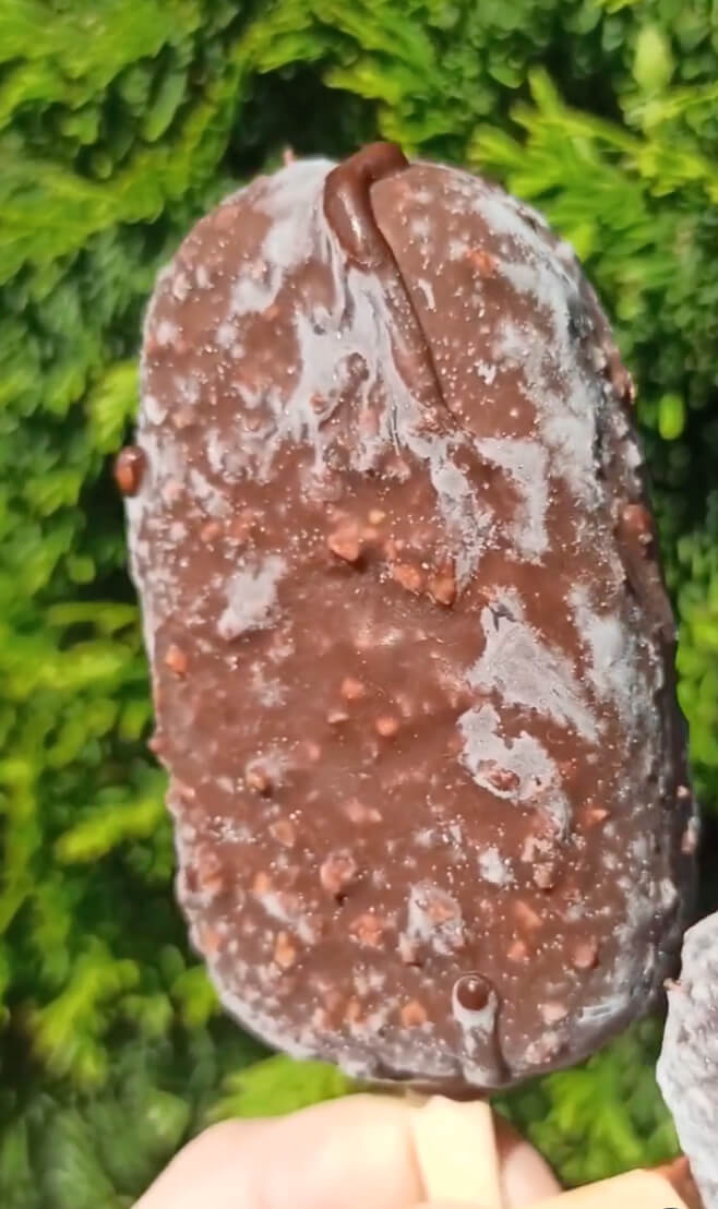 Мороженное соленая карамель в молочном шоколаде без лактозы и без сахара